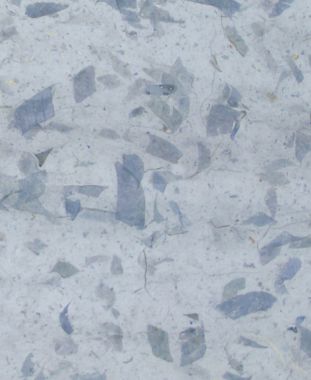 Бумага №22 однотонная с вкраплениями листьев и травы бело-синяя ― Hobby-Land