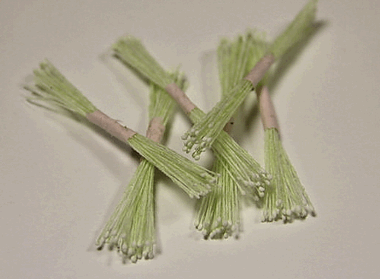 Мелкие белые на салатовой нитке ― Hobby-Land